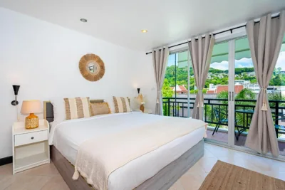 Habitación Deluxe doble con balcón — Kata Station Boutique Hotel, Kata Beach